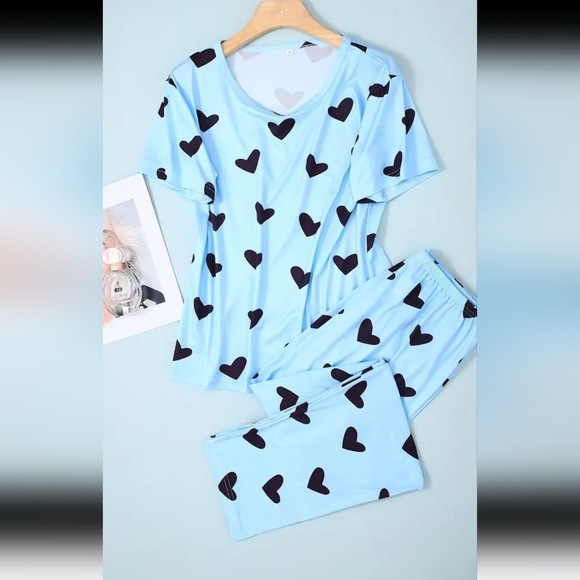 lilbitofjoye Other - Womans heart pattern pajamas